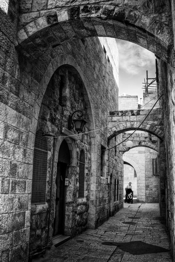Jerusalem Walks: Living in the Escher's engravings Jerusalem Walks: Living in the Escher's engravings