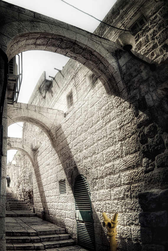 Jerusalem Walks: Yellow Watcher