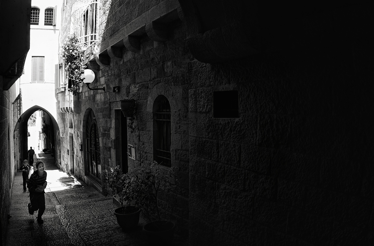 Jerusalem Walks: Old City' boy